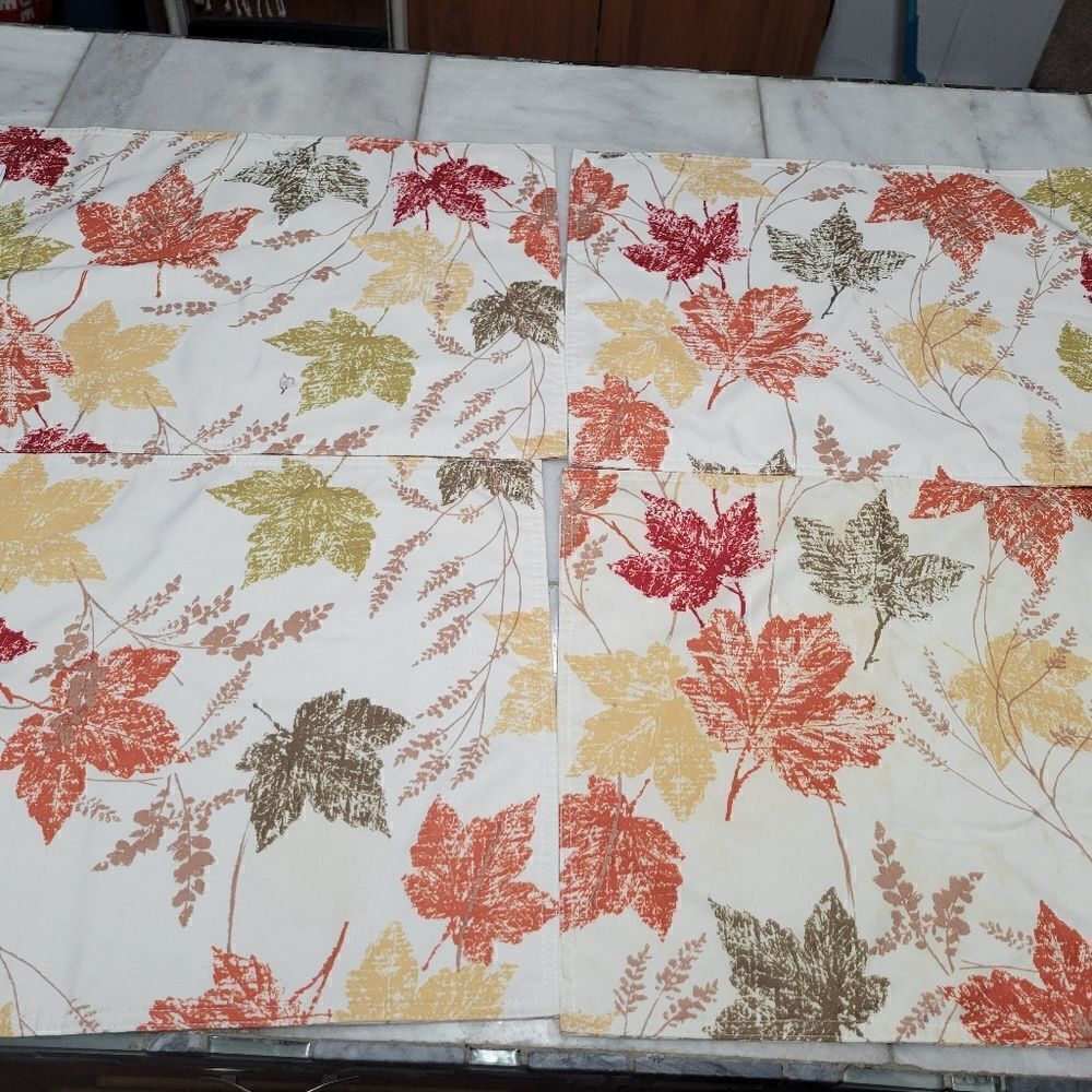 Food Network Thanksgiving Autumn Maple Leaves Place Mats Set of 4